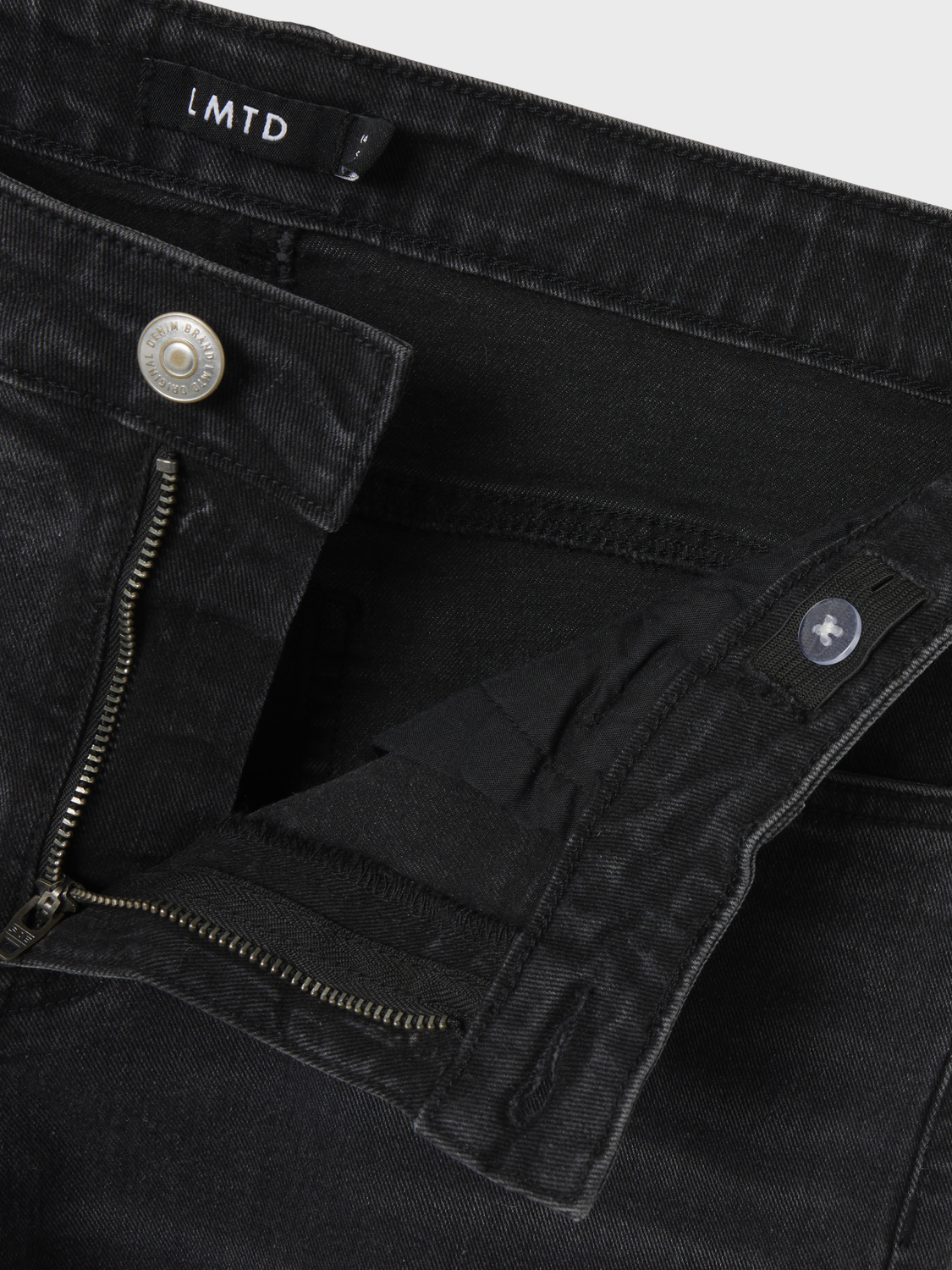 model_shot-front_full